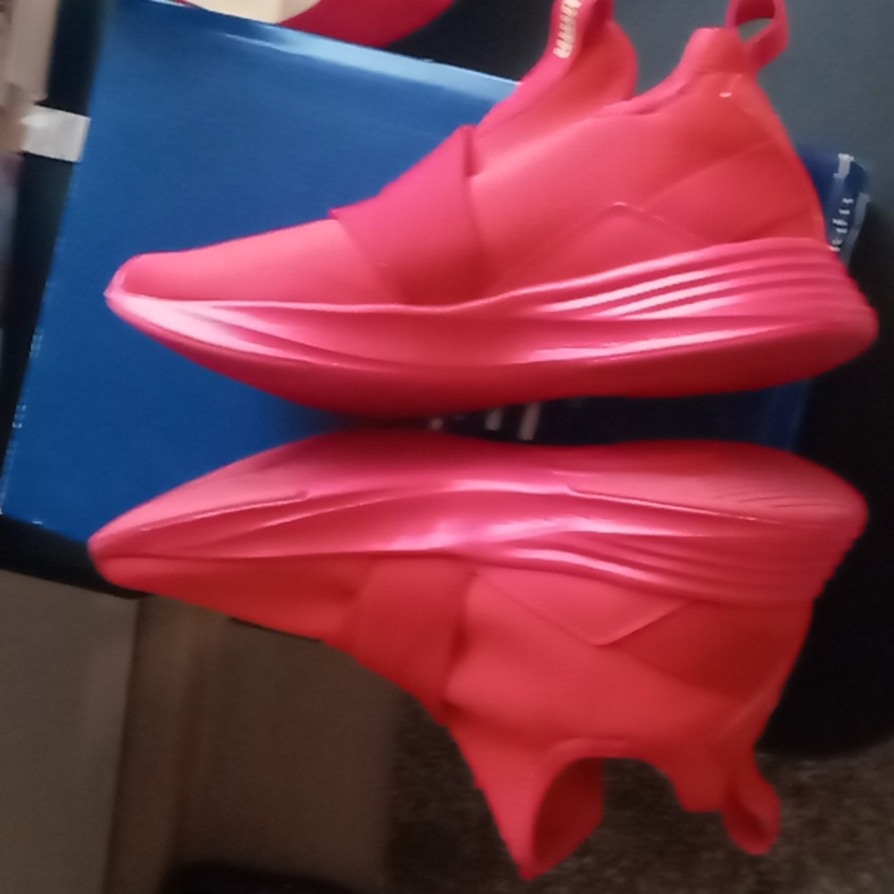Puma - Picture 3 of 4